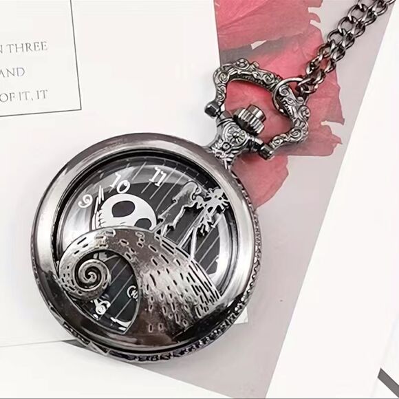 Quartz The nightmare before Christmas pocket watch. So much detail. - Picture 5 of 8